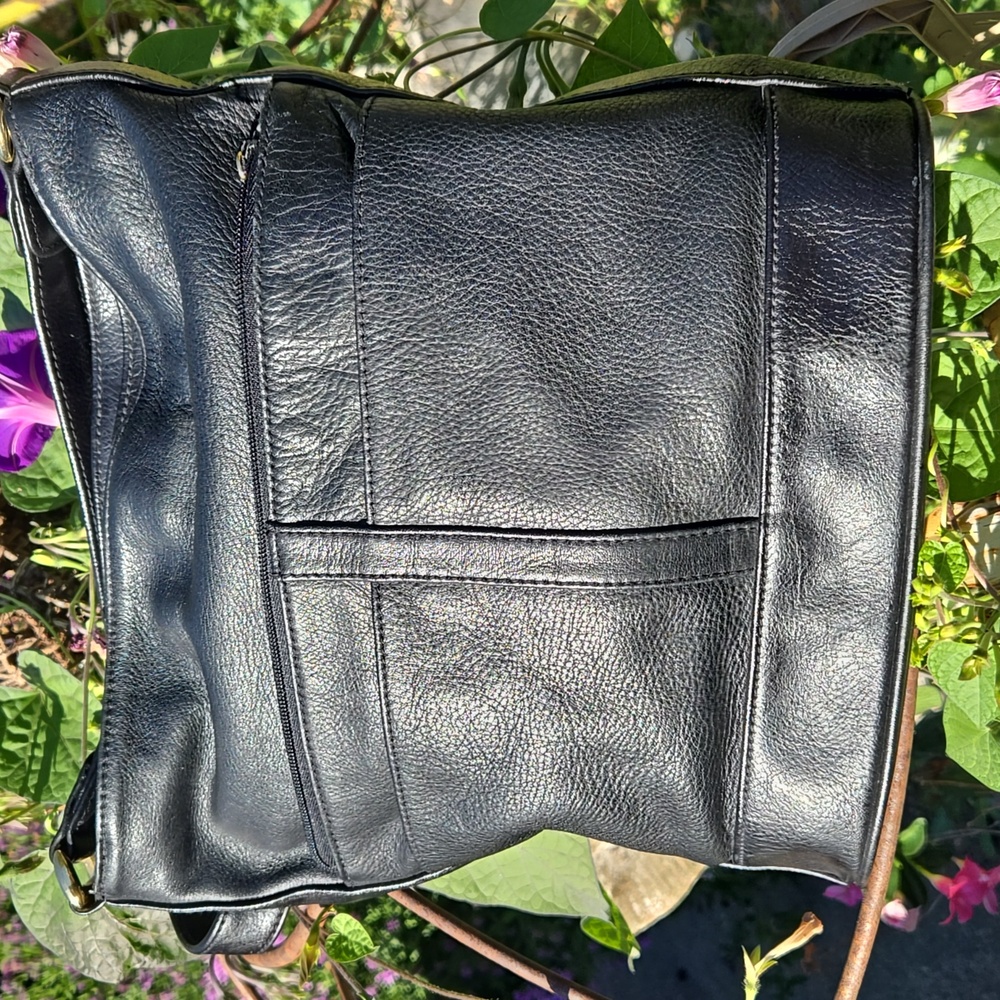 CARRIAGE HOUSE Black Leather Crossbody/Shoulder Bag EUC UNISEX   (BIN 001)